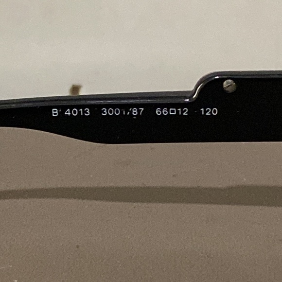 BURBERRY-AUTHENTIC WITH THE ICONIC ‘KNIGHT’ UPON THE HORSE ON LENSE - Picture 8 of 11